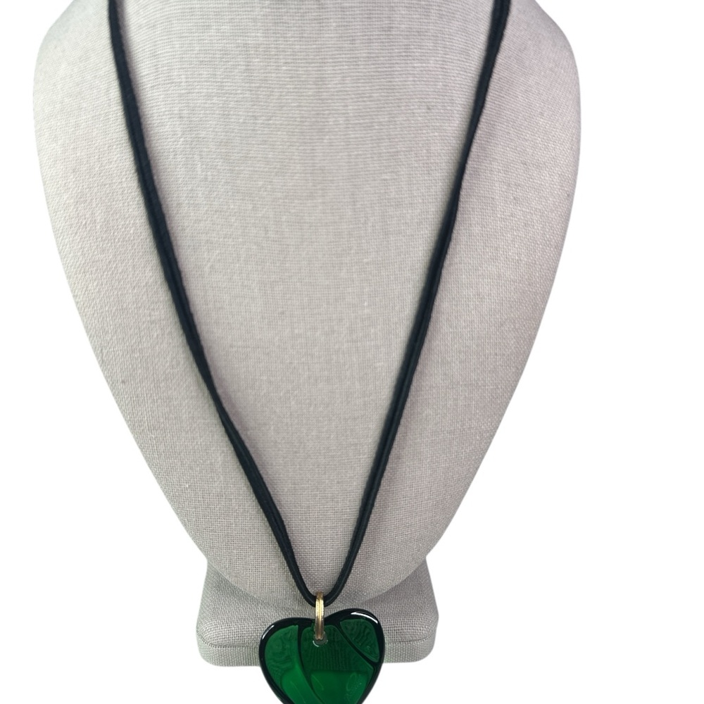 Baccarat Elegant Green Heart Pendant Necklace - Picture 2 of 4